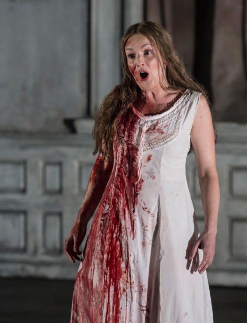 ENO-Lucia-di-Lammermoor-Sarah-Tynan-c-John-Snelling-3-784x1024